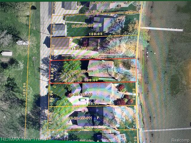 Builiding view sixty three for 727 Mcdougal, Waterford, MI. 48327