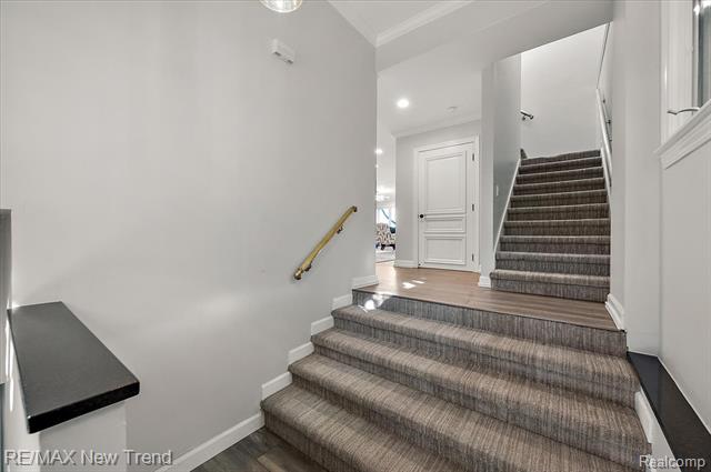 Builiding view ten for 727 Mcdougal, Waterford, MI. 48327