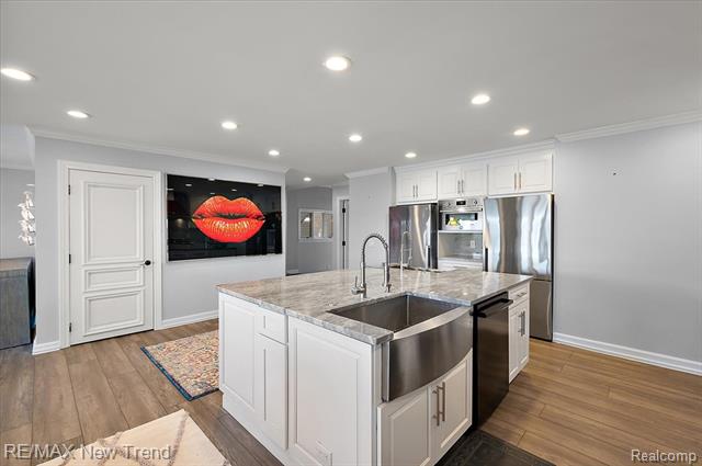 Builiding view thirteen for 727 Mcdougal, Waterford, MI. 48327