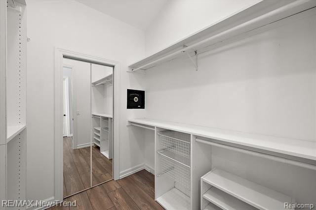 Builiding view thirty five for 727 Mcdougal, Waterford, MI. 48327