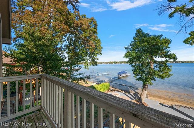 Builiding view thirty seven for 727 Mcdougal, Waterford, MI. 48327