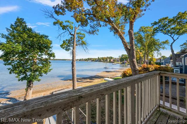 Builiding view thirty six for 727 Mcdougal, Waterford, MI. 48327