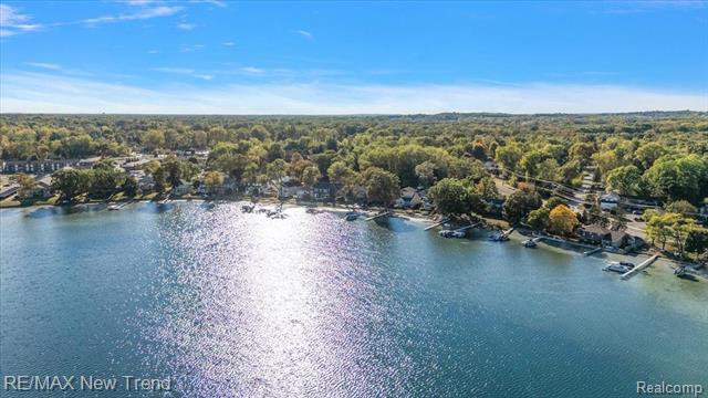 Builiding view three for 727 Mcdougal, Waterford, MI. 48327