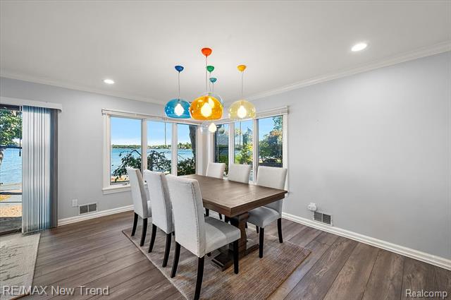 Builiding view twenty four for 727 Mcdougal, Waterford, MI. 48327