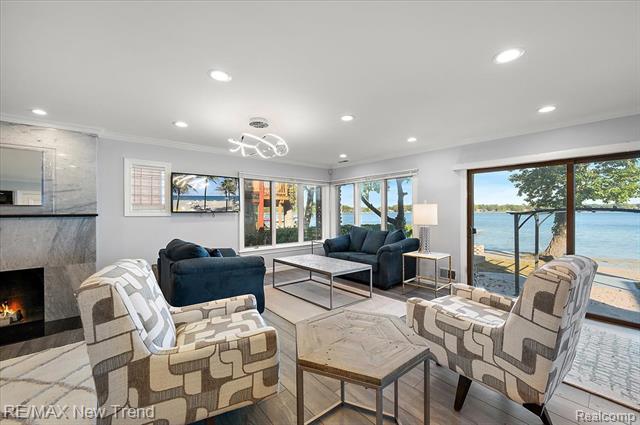 Builiding view twenty three for 727 Mcdougal, Waterford, MI. 48327