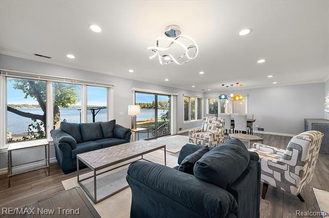 Builiding view twenty for 727 Mcdougal, Waterford, MI. 48327