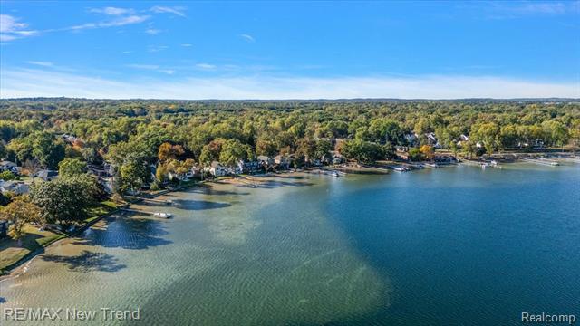 Builiding view two for 727 Mcdougal, Waterford, MI. 48327