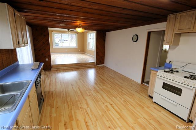 Builiding view three for 6259 Mercury, Burton, MI. 48509