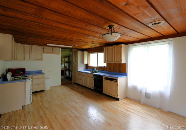 Builiding view two for 6259 Mercury, Burton, MI. 48509