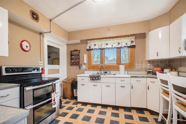 Builiding view eight for 202 Maple, Three Oaks, MI. 49128