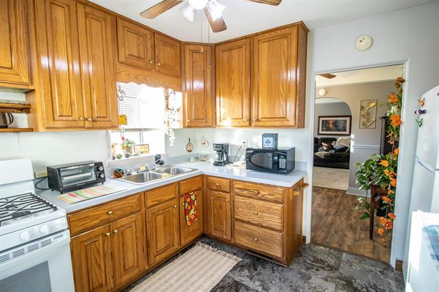 Builiding view eleven for 705 Jenny, Bay City, MI. 48706