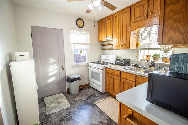 Builiding view nine for 705 Jenny, Bay City, MI. 48706