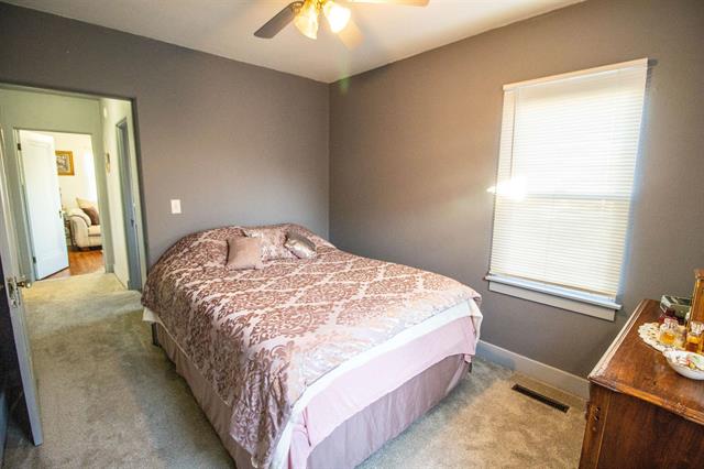 Builiding view nineteen for 705 Jenny, Bay City, MI. 48706