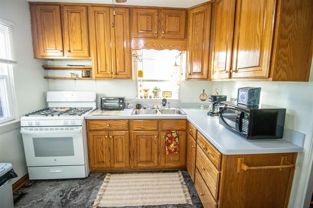 Builiding view ten for 705 Jenny, Bay City, MI. 48706