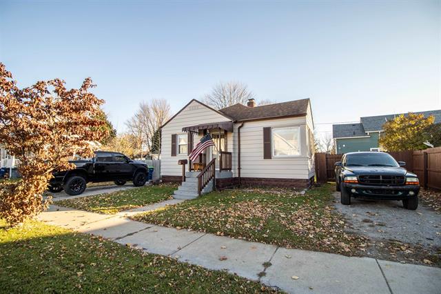 Builiding view thirty seven for 705 Jenny, Bay City, MI. 48706