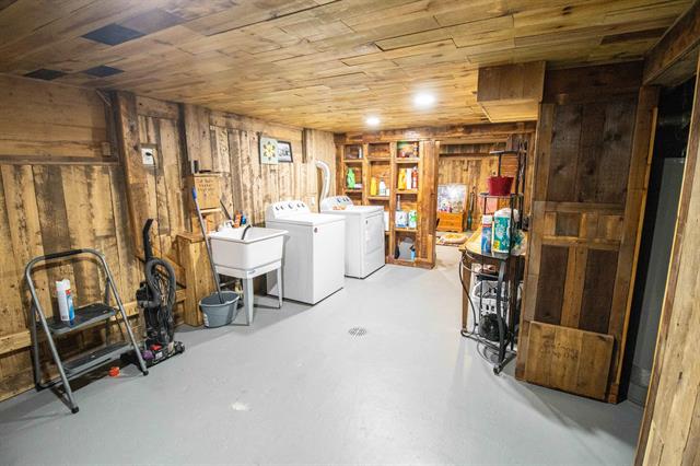 Builiding view twenty three for 705 Jenny, Bay City, MI. 48706