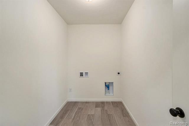 Builiding view seventeen for 392 Golfside, Lapeer, MI. 48446