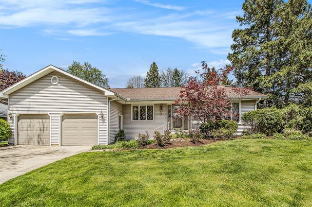 front view for 6112 Old Log Trail, Kalamazoo, Mi. 49009