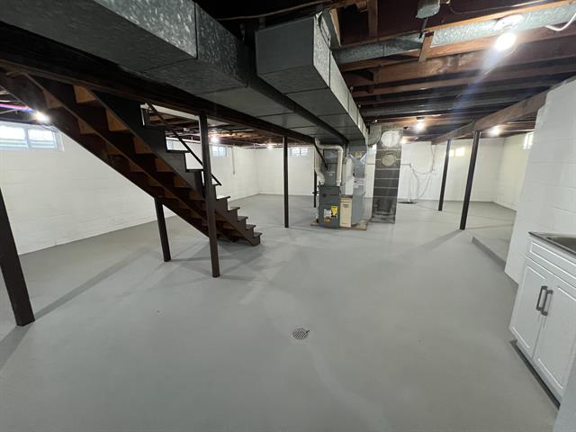 Builiding view twenty four for 1023 Sutton, Adrian, MI. 49221