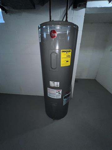 Builiding view twenty one for 1023 Sutton, Adrian, MI. 49221