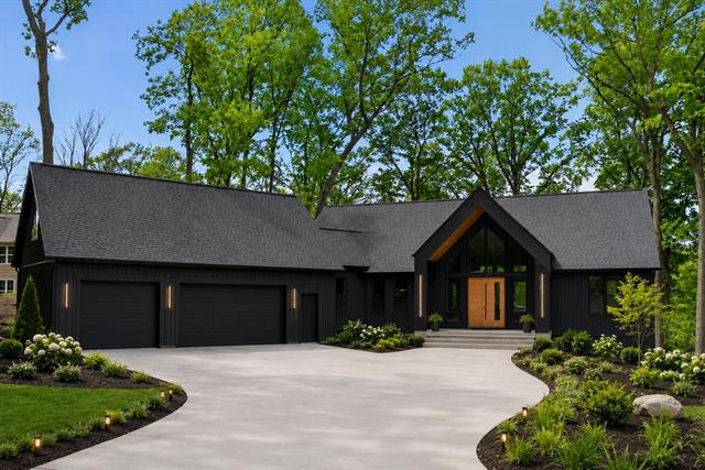 front view for 10415 Country Club Drive, Richland, Mi. 49083