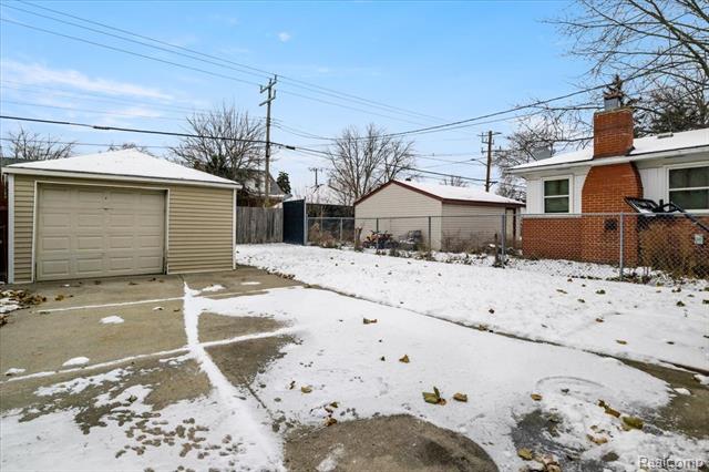 Builiding view eighteen for 15709 Collingham, Detroit, MI. 48205