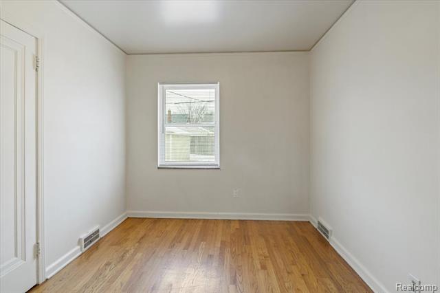 Builiding view fourteen for 15709 Collingham, Detroit, MI. 48205