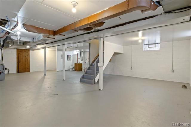 Builiding view seventeen for 15709 Collingham, Detroit, MI. 48205