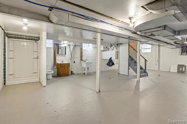 Builiding view sixteen for 15709 Collingham, Detroit, MI. 48205