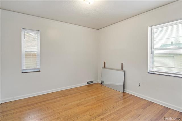 Builiding view ten for 15709 Collingham, Detroit, MI. 48205