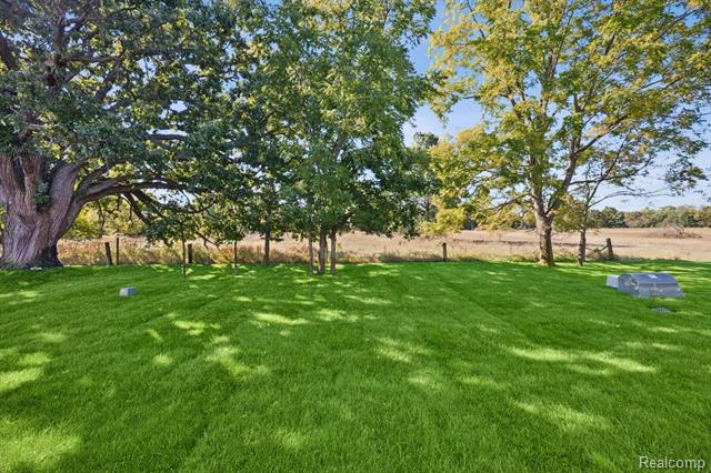 Builiding view twenty seven for 660 Countryside, Chelsea, MI. 48118