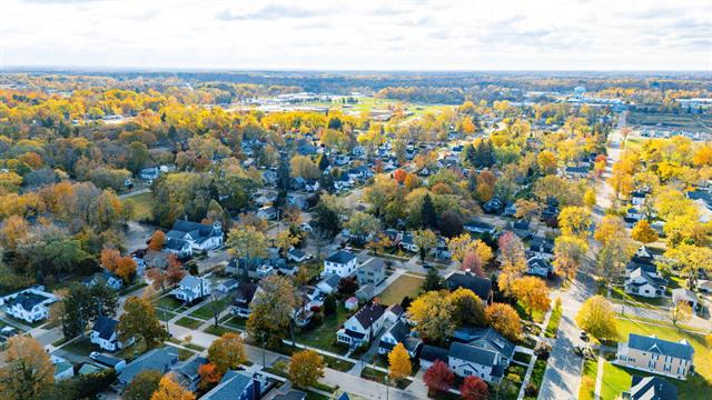 Builiding view fifty two for 317 Monroe, South Haven, MI. 49090