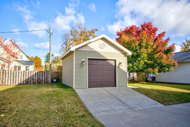 Builiding view forty eight for 317 Monroe, South Haven, MI. 49090