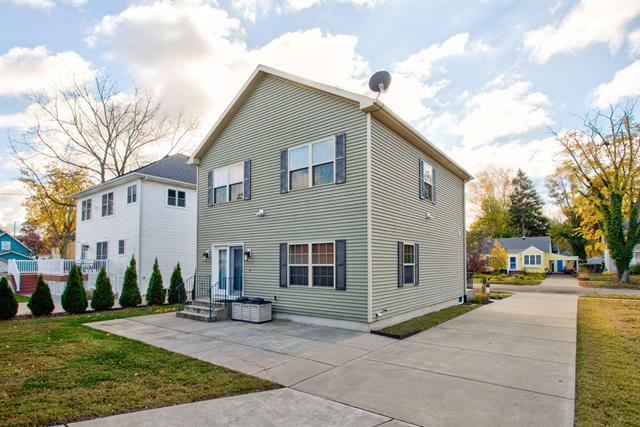 Builiding view forty one for 317 Monroe, South Haven, MI. 49090