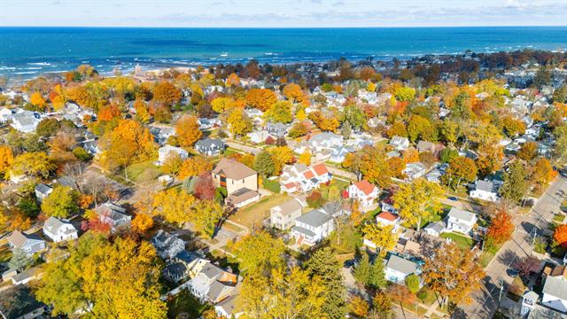 Builiding view six for 317 Monroe, South Haven, MI. 49090