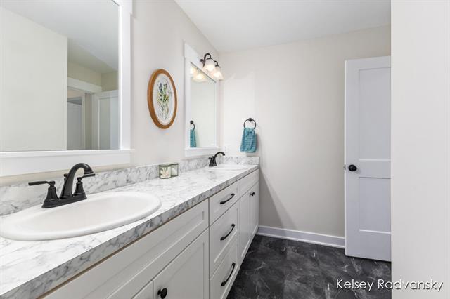 Builiding view nineteen for 6450 Estate, Byron Center, MI. 49315