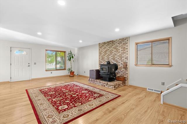 Builiding view five for 4485 Pommore, Milford, MI. 48380