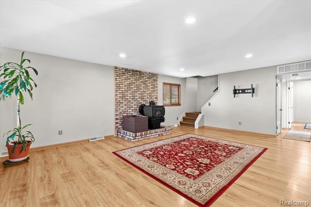 Builiding view four for 4485 Pommore, Milford, MI. 48380