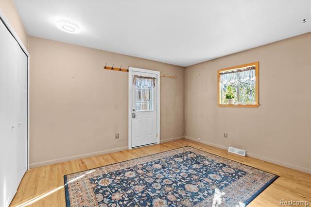 Builiding view sixteen for 4485 Pommore, Milford, MI. 48380