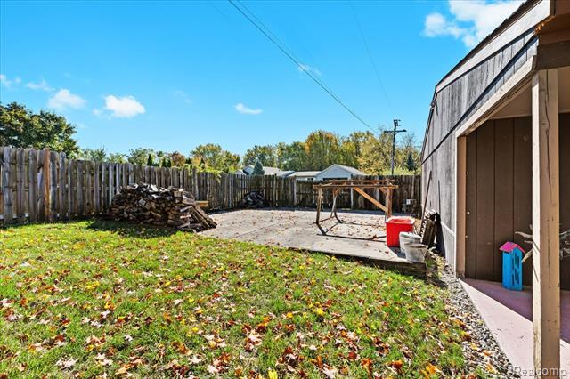 Builiding view thirty four for 4485 Pommore, Milford, MI. 48380