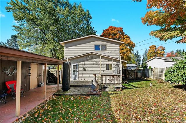 Builiding view thirty one for 4485 Pommore, Milford, MI. 48380