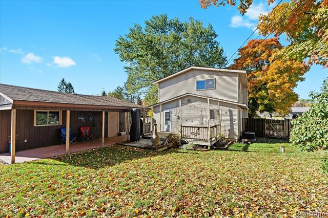 Builiding view thirty two for 4485 Pommore, Milford, MI. 48380