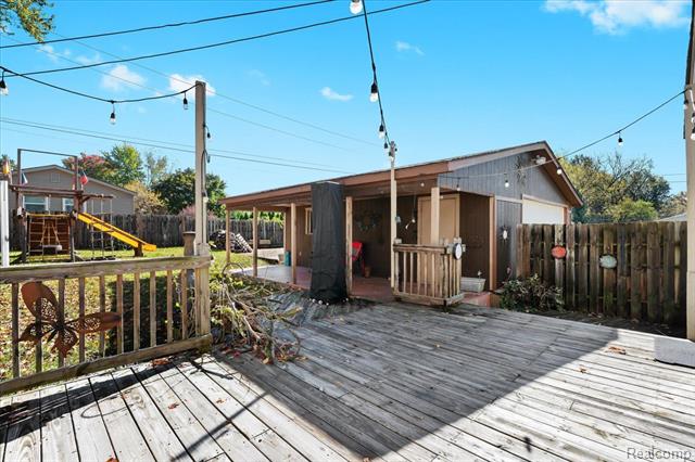 Builiding view thirty for 4485 Pommore, Milford, MI. 48380