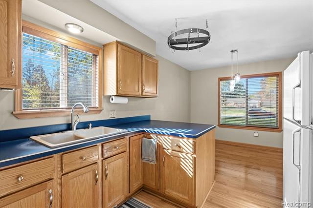 Builiding view twelve for 4485 Pommore, Milford, MI. 48380