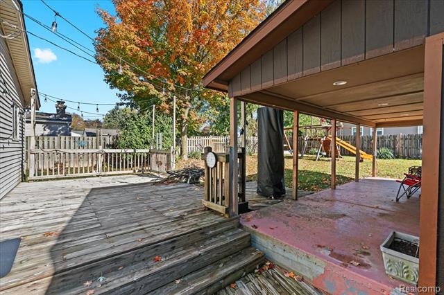 Builiding view twenty nine for 4485 Pommore, Milford, MI. 48380