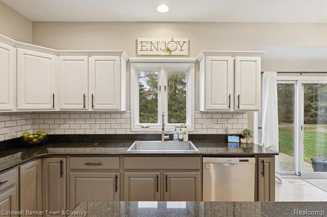 Builiding view eight for 274 Carnoustie, Highland, MI. 48357