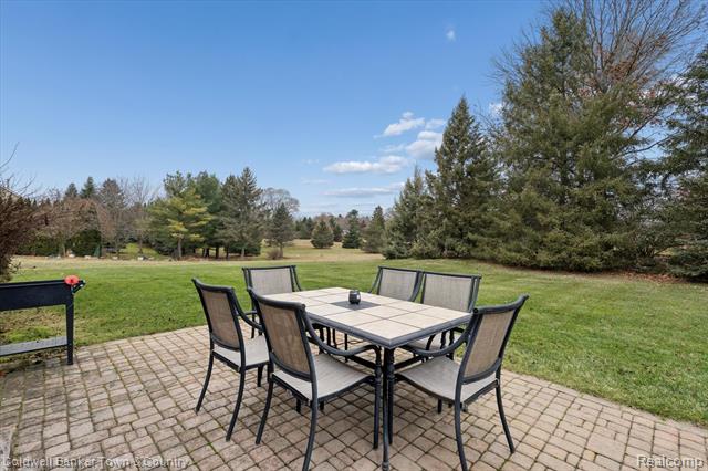 Builiding view fifty for 274 Carnoustie, Highland, MI. 48357