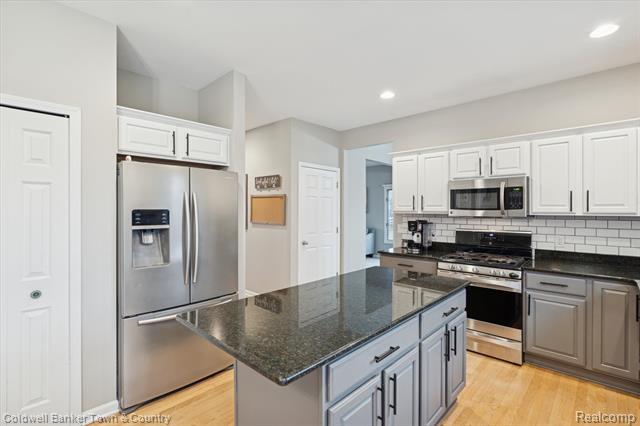 Builiding view seven for 274 Carnoustie, Highland, MI. 48357