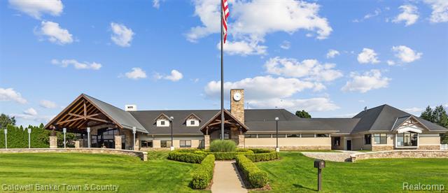 Builiding view seventy three for 274 Carnoustie, Highland, MI. 48357