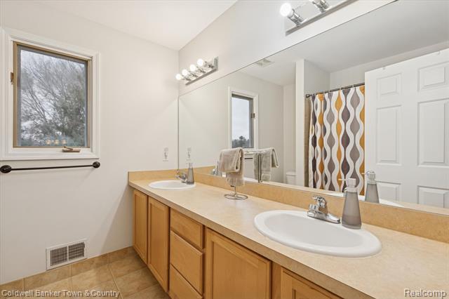 Builiding view thirty three for 274 Carnoustie, Highland, MI. 48357